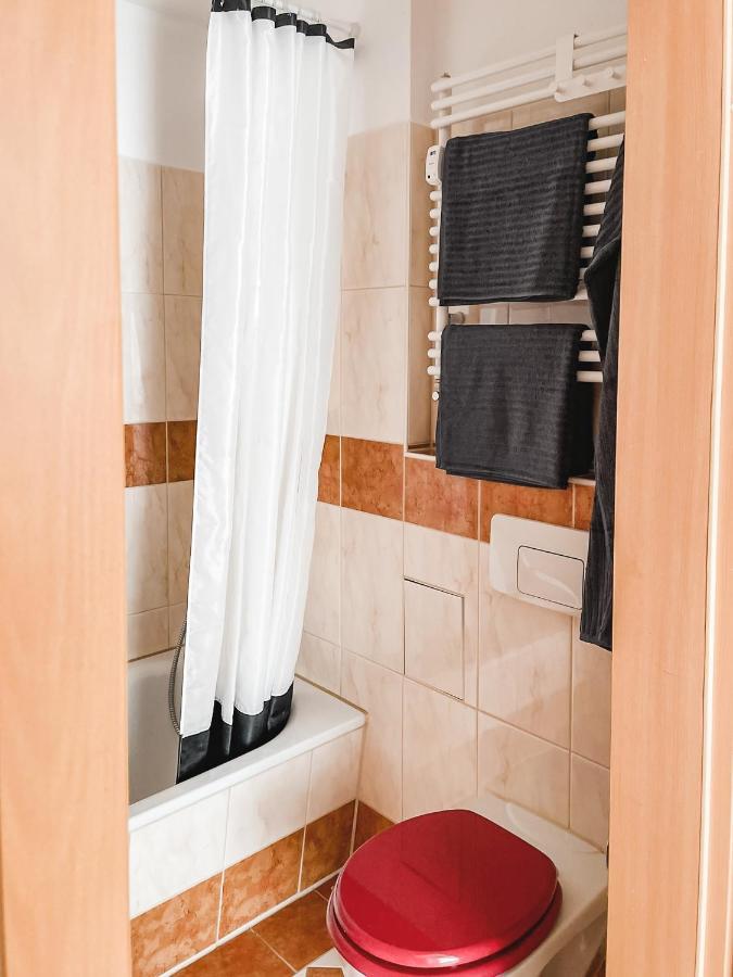 Schoene Wohnung, Eigene Terrasse, Privater Parkplatz, Wi-Fi, Waschmaschine, 3P شيمنيتز المظهر الخارجي الصورة